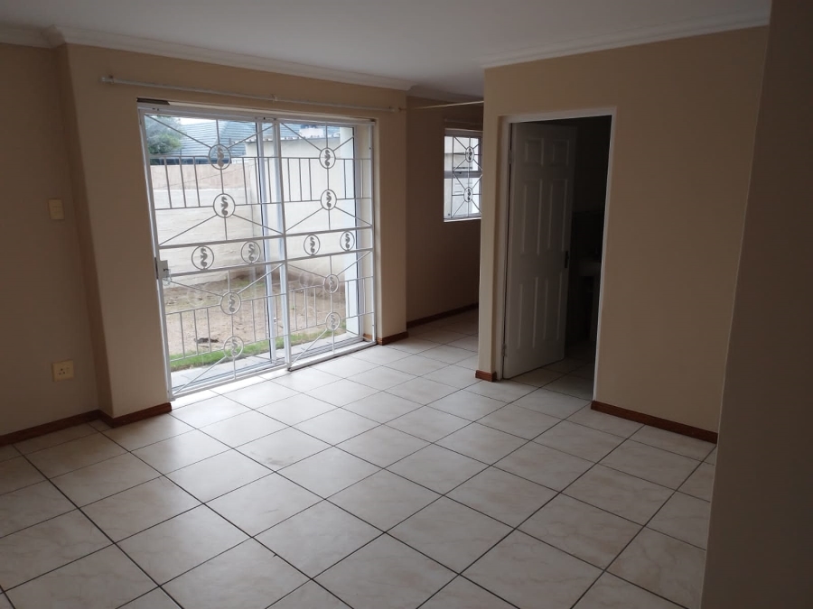 To Let 5 Bedroom Property for Rent in Strand Central Western Cape